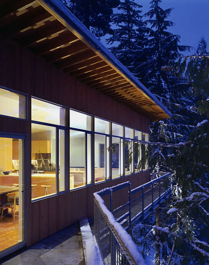 Seattle-based architect Eric Cobb designed this Cascade Lake house