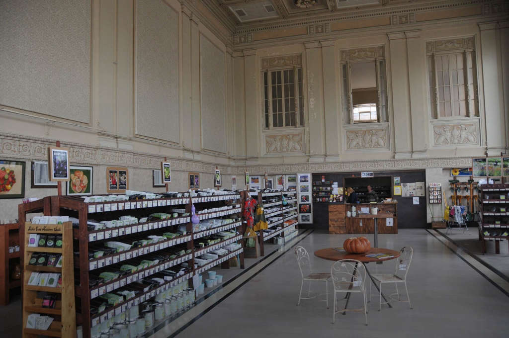 A Bank for Rare Seeds in Petaluma Gardenista