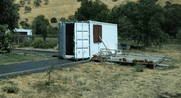 Shipping container airbnb by Nicolas Boullosa via Flickr