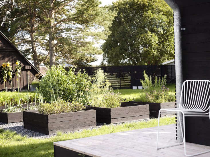 Trend Alert Black Stained Raised Beds Gardenista