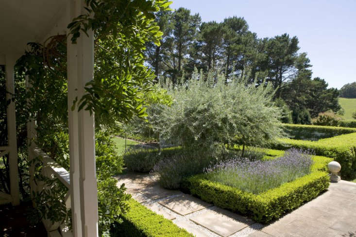 peter-fudge-front-porch-view-path-hedges-lavender-gardenista