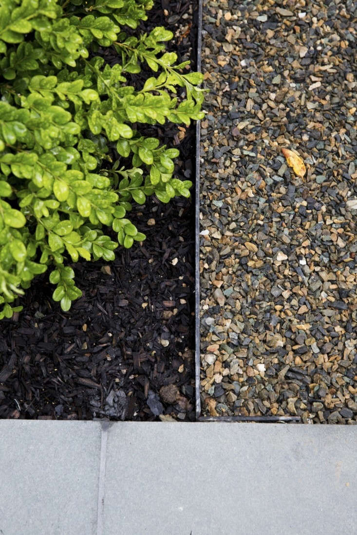 pea-gravel-patio-edging-architect-visit-barbara-chambers