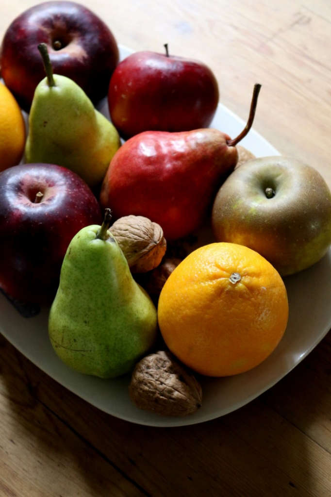 DIY A Dried Fruit Garland for the Holidays Gardenista