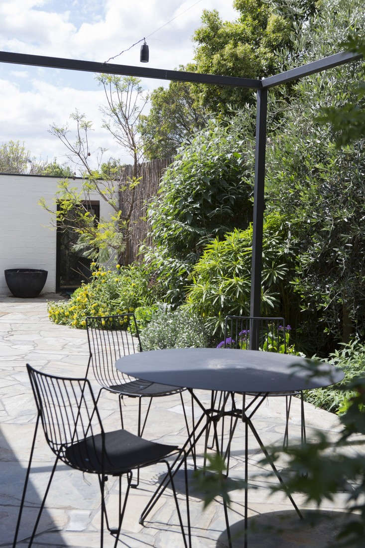 grounded-gardens-courtyard-garden-Melbourne-garage-gardenista