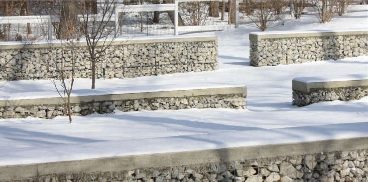 Hardscaping 101 Gabion Walls Gardenista - Gabion Basket Retaining Wall Cost Hardscaping 101 Gabion Walls Gardenista - Gabion Basket Retaining Wall Cost