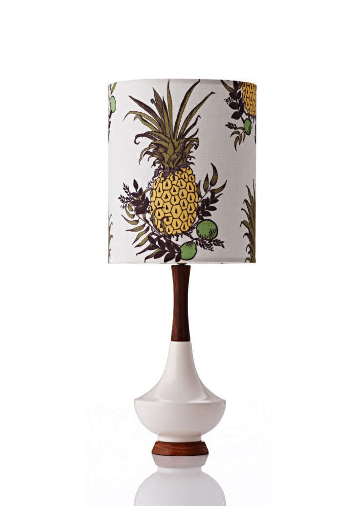 pineapple-print-table-lamp-gardenista