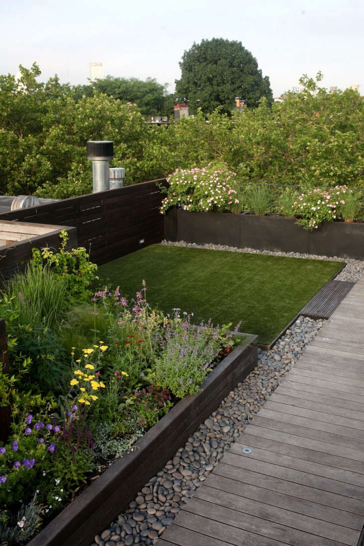 When she was renovating her townhouse apartment in Cobble Hill, garden designer Julie Farris also wanted a roof garden that could play a big role in her family’s life. She chose artificial turf for a number of reasons: It doesn’t require watering or mowing, and there’s no need to replace grass damaged by heat or sun. Photograph by Sophia Moreno-Bunge for Gardenista.