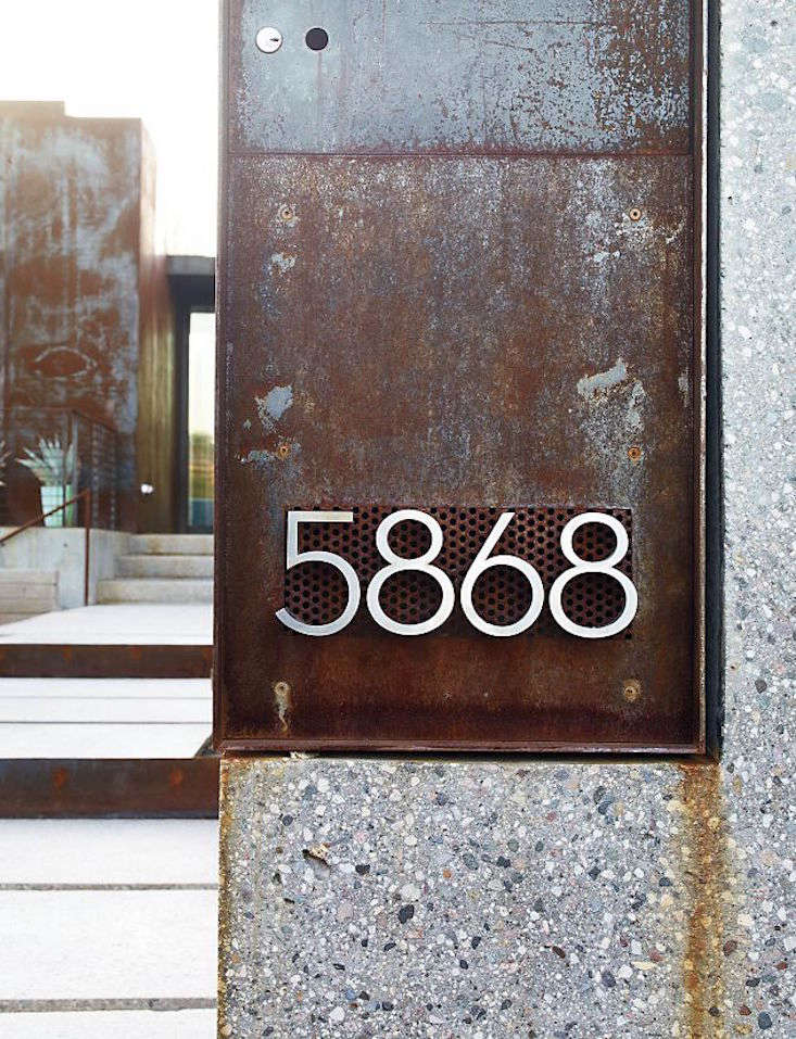 aluminum-house-numbers-gardenista