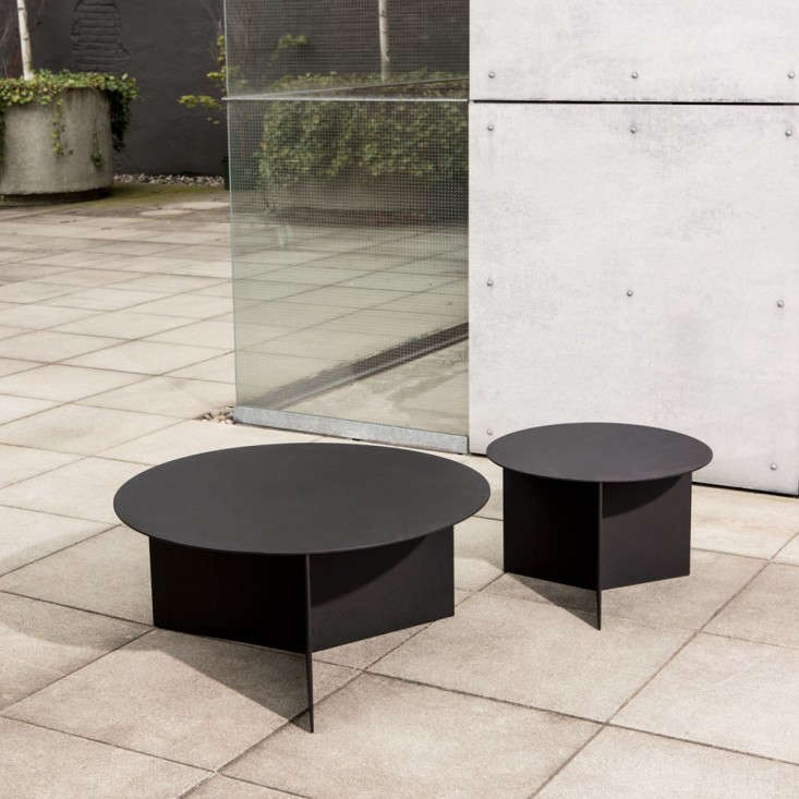 christian-woo-outdoor-round-coffee-table-aluminum-gardenista