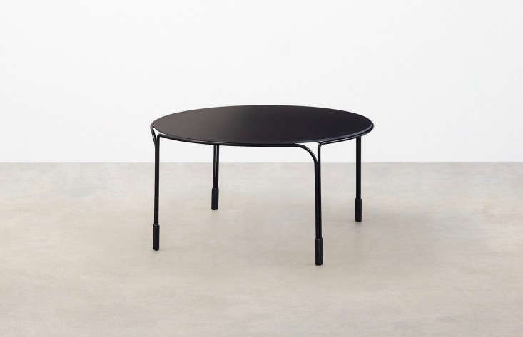 round-metal-black-outdoor-coffee-table-gardenista