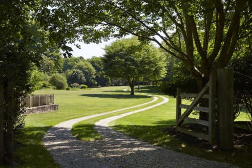 Hardscaping 101: Ribbon Driveways - Gardenista