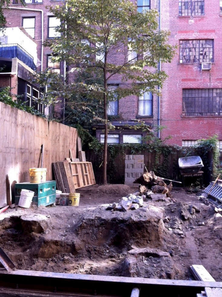 julie-farris-before-photo-2-manhattan-townhouse-gardenista