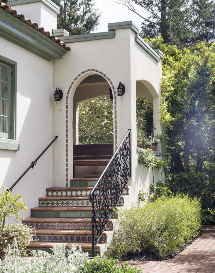 Hard Rails Building Hardscaping 101: Railings - Gardenista
