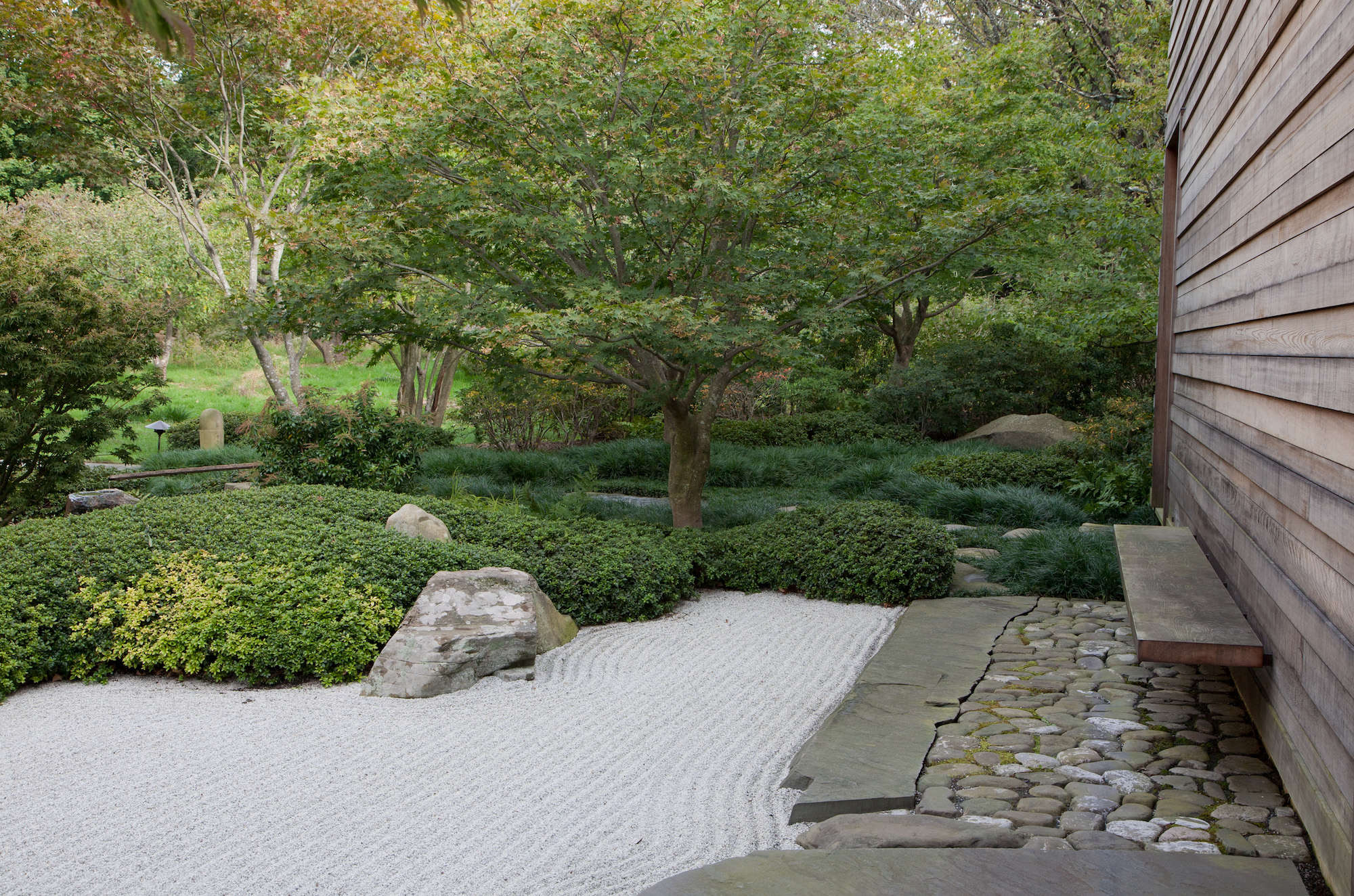 The ocean, or sand, garden is not meant to be entered (except during maintenance). To that end, Keane had a thick slab of clear cedar embedded into the side wall of the studio, so the owners and guests can sit in contemplation.