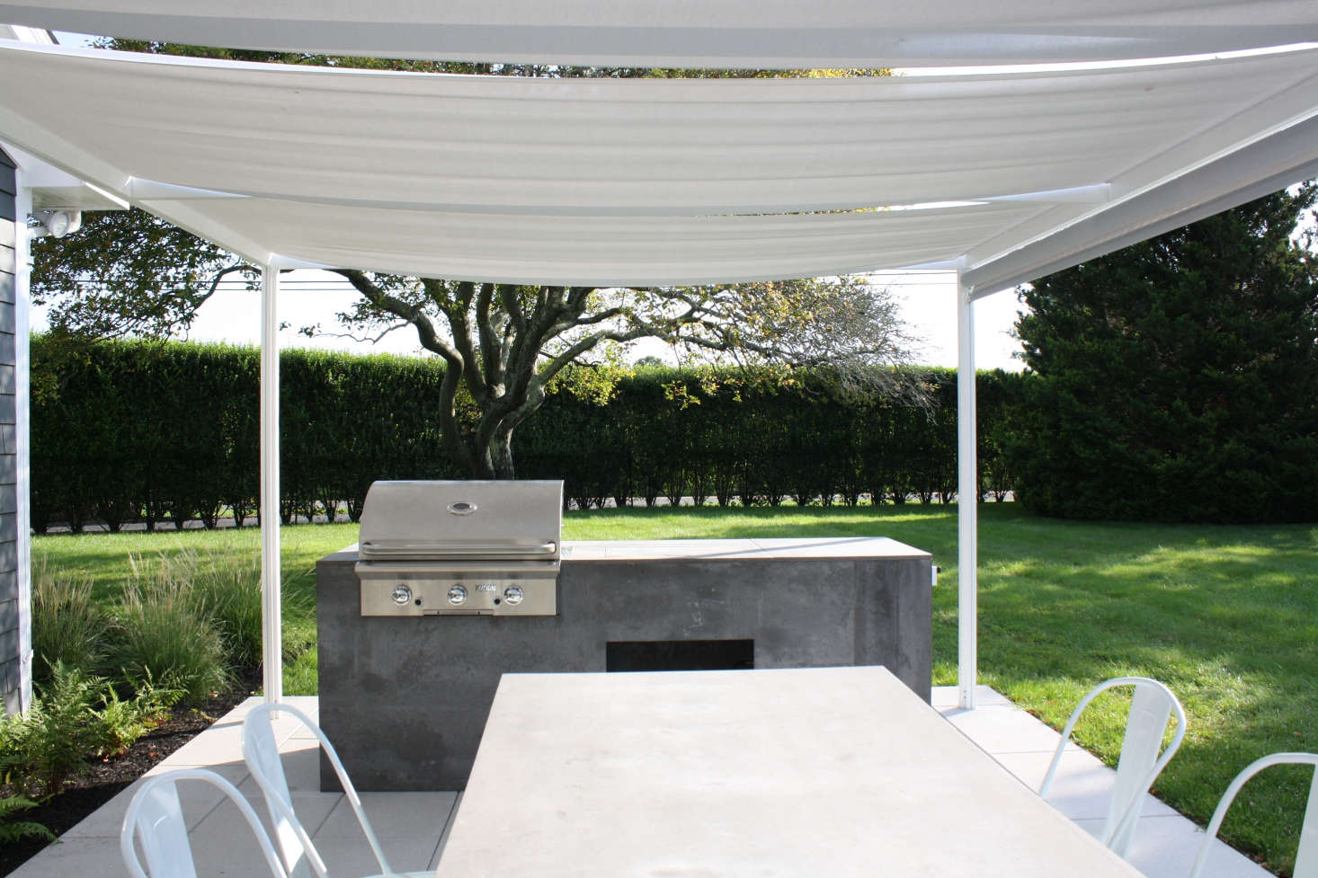 The simple outdoor kitchen. Photograph by Maria Milans del Bosch.