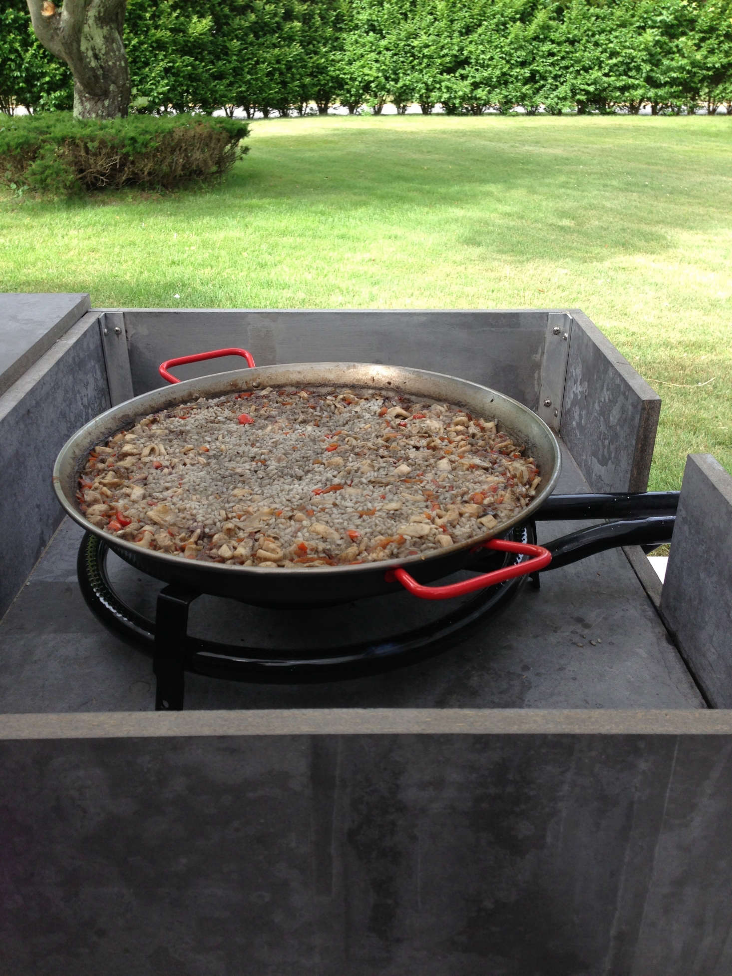 Underneath a Viroc panel: a specially designed paella maker. Photograph by Maria Milans del Bosch.