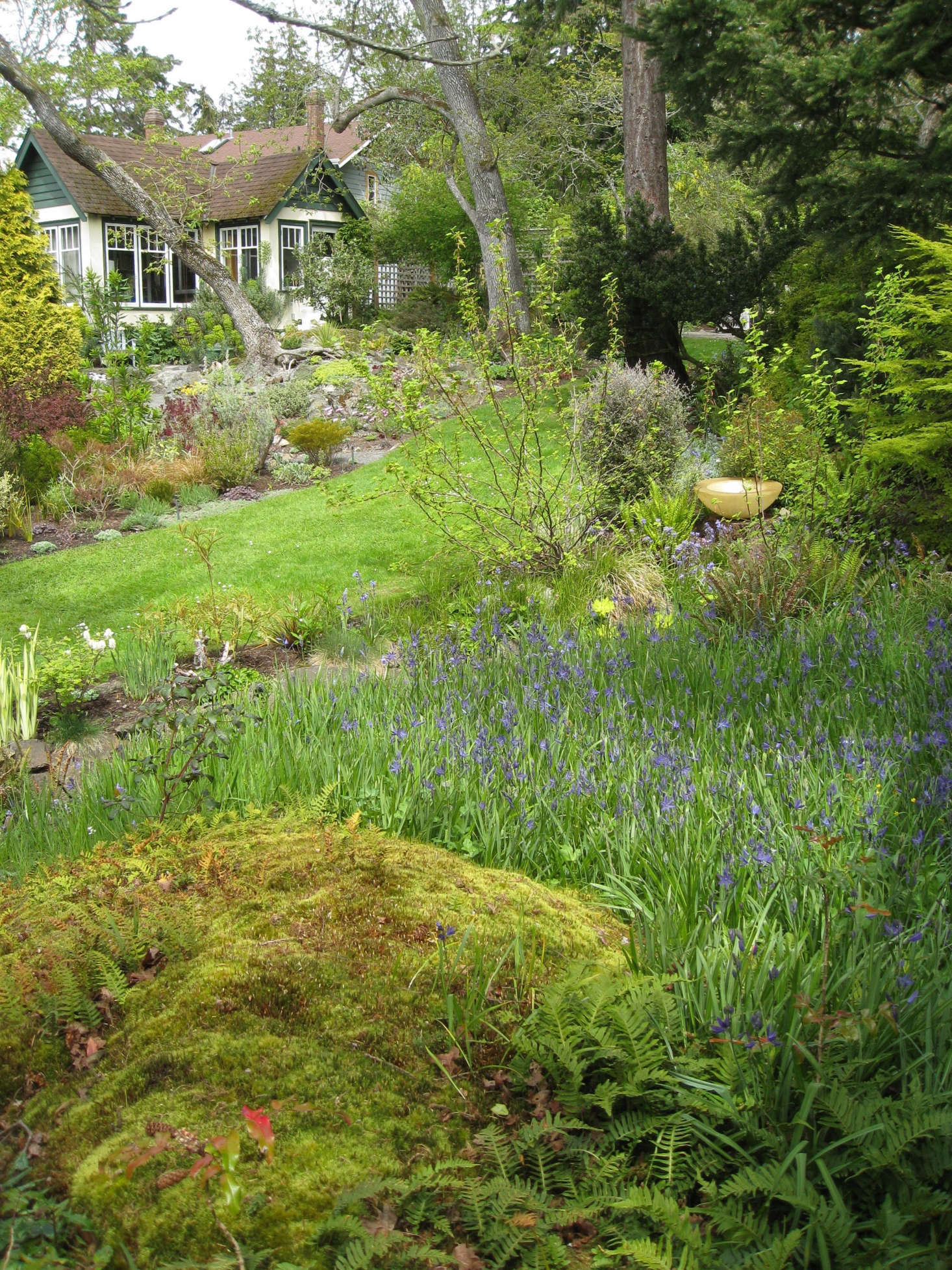 Situated at the highest point of the garden is the summer house, designed to complement the Arts & Crafts style of the main house. Smyth salvaged the materials from a neighboring property. It provides “a destination, a focal point,” Smyth says, as well as a peaceful retreat and accommodation for guests. Photograph by Graham Smyth.