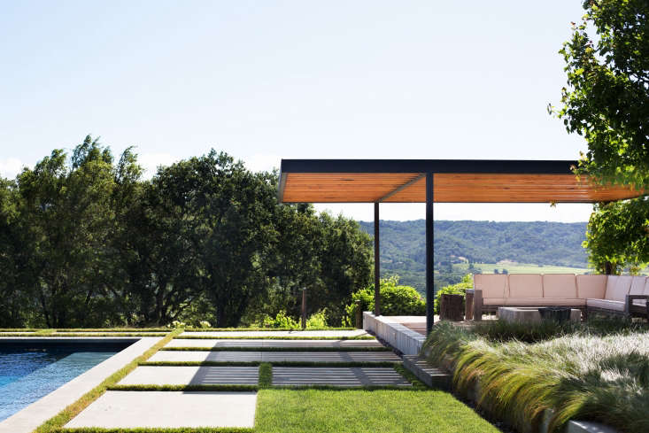 Turf grass, used judiciously, creates a velvety green contrast to the surrounding concrete pavers in a Healdsburg, California garden designed by Arterra. Photograph by Mimi Giboin for Gardenista.