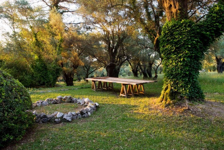 Stone circle, wooden plank trestle table. In Jacqueline Morabito&#8\2\17;s garden on the French Riviera, the eating areas are fluid; it’s more of an adventure to pick up the table and move somewhere different every day. Photograph by Clive Nichols.