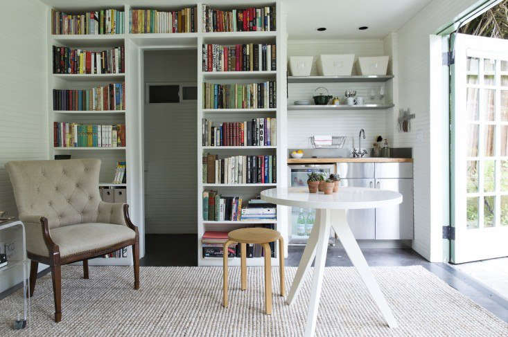 A one-car garage outside of San Francisco became a guest cottage, or 