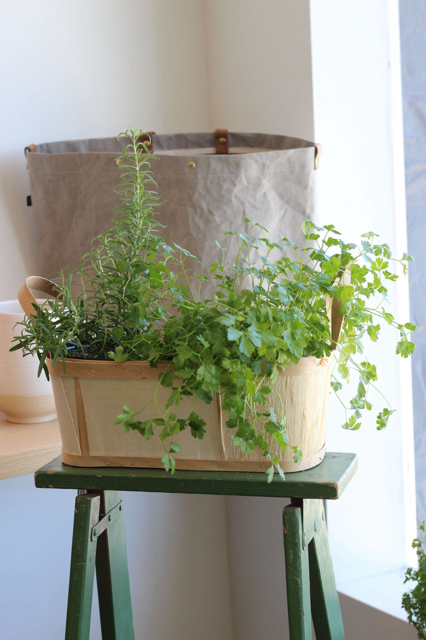 Culinary herbs displayed in a fruit basket at Le Butterblume.