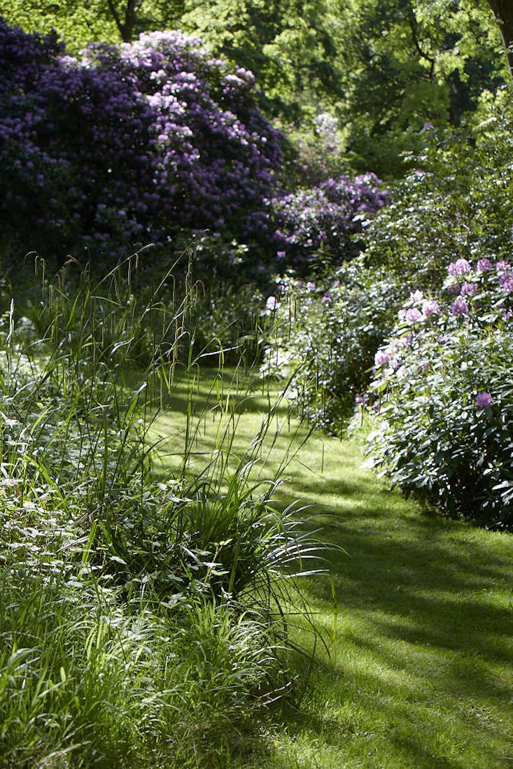 Create contrast with mown paths. Photograph by Britt Willoughby Dyer. For more, see \10 Shade Garden Ideas to Steal from an English Woodland.