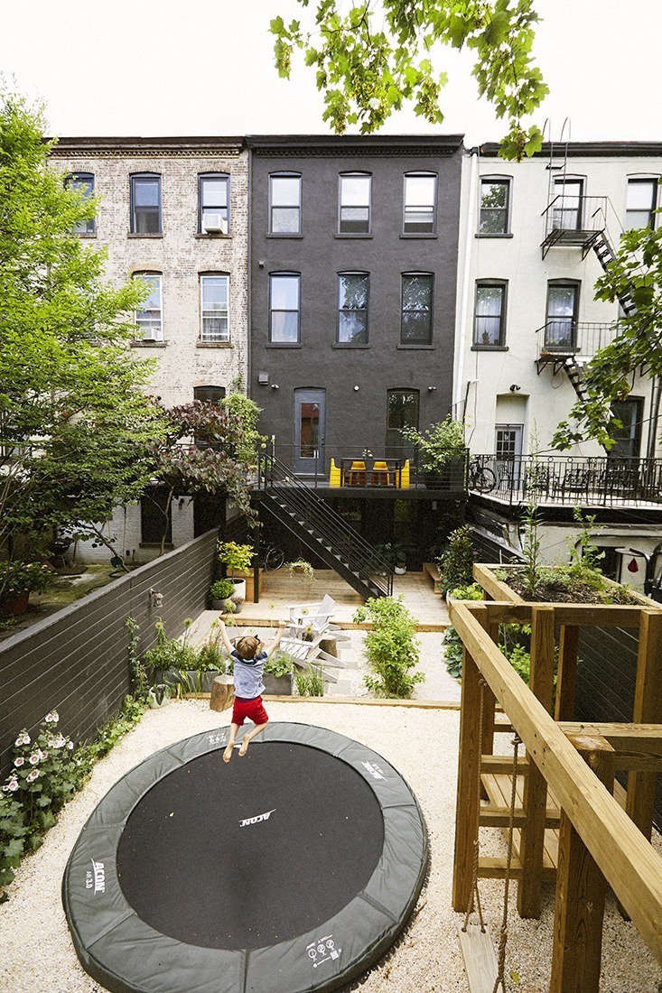 Best Outdoor Living Space 2017: A Brooklyn Backyard in Black by Edible ...