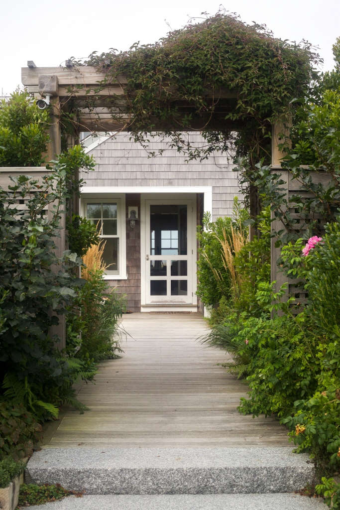 Everything You Need to Know About Arbors Gardenista