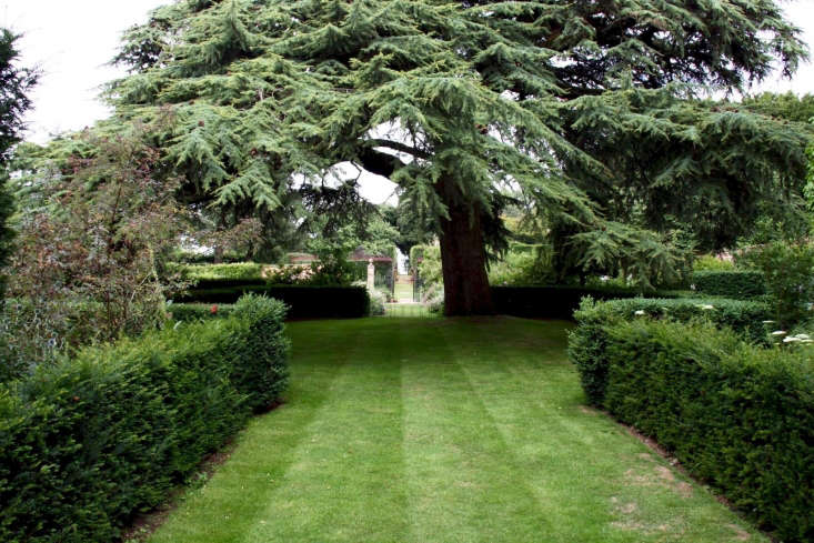 Hidcote Manor; photograph by Dave Catchpole via Flickr.