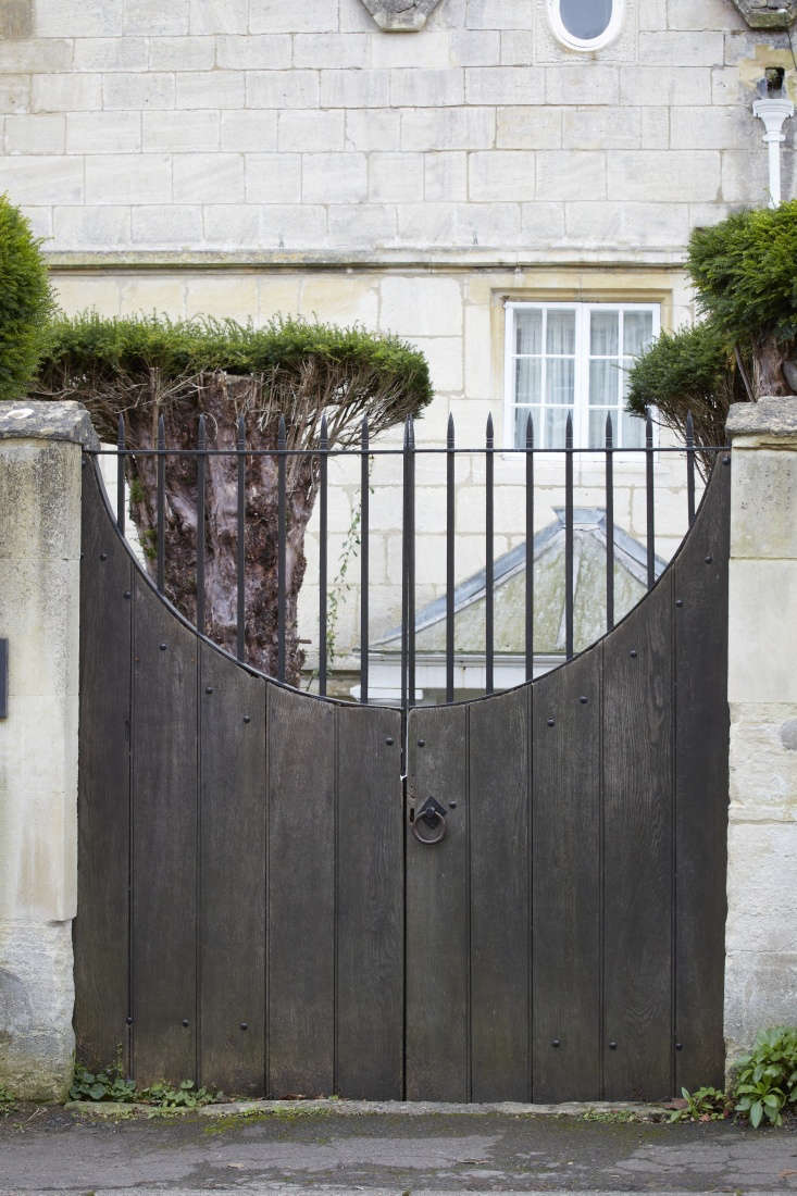 Half-moon gates are generally inviting to the casual snooper, but this one has a sting in the tail, with wrought iron spikes filling in the empty space. This gate says yes, you may look, but don&#8\2\17;t even think about trying to climb me.