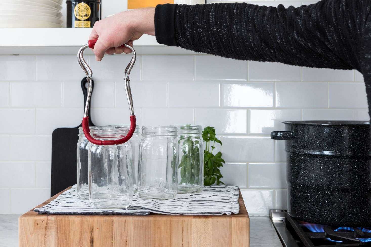 Your new best friend, the jar lifter.