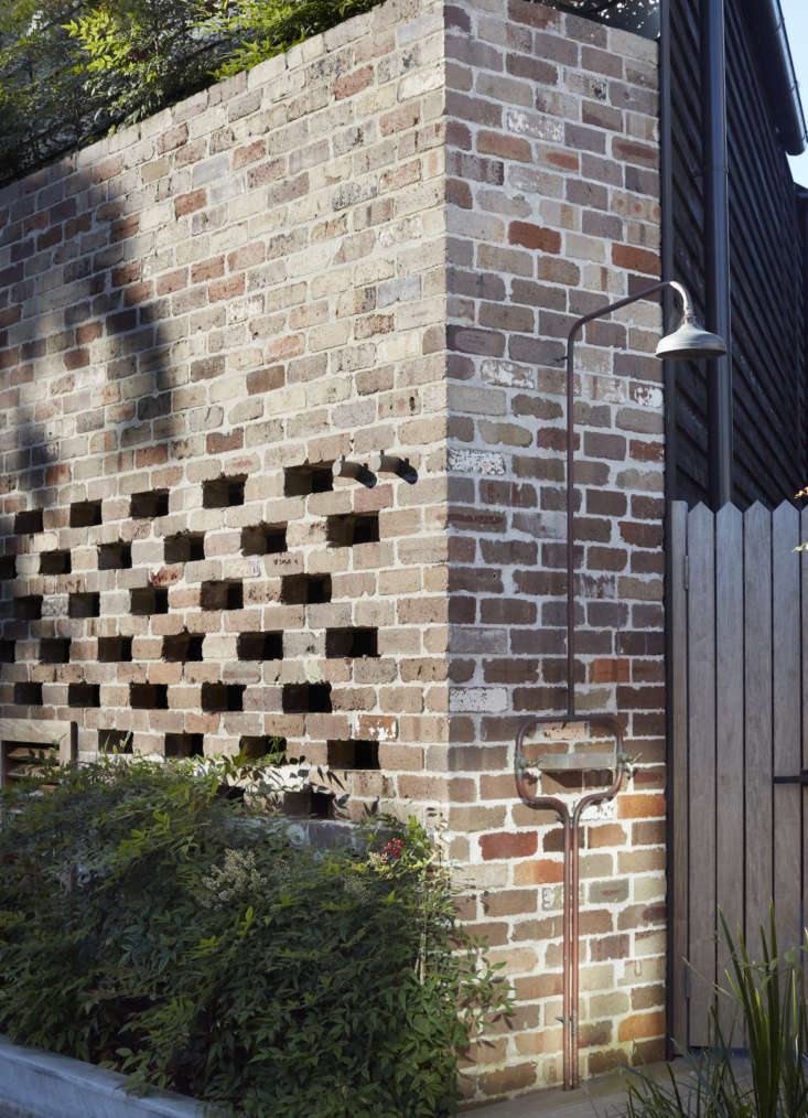 Part of the house, including a corner with an outdoor rinsing shower, is made of brick reclaimed from building demolitions throughout Australia.