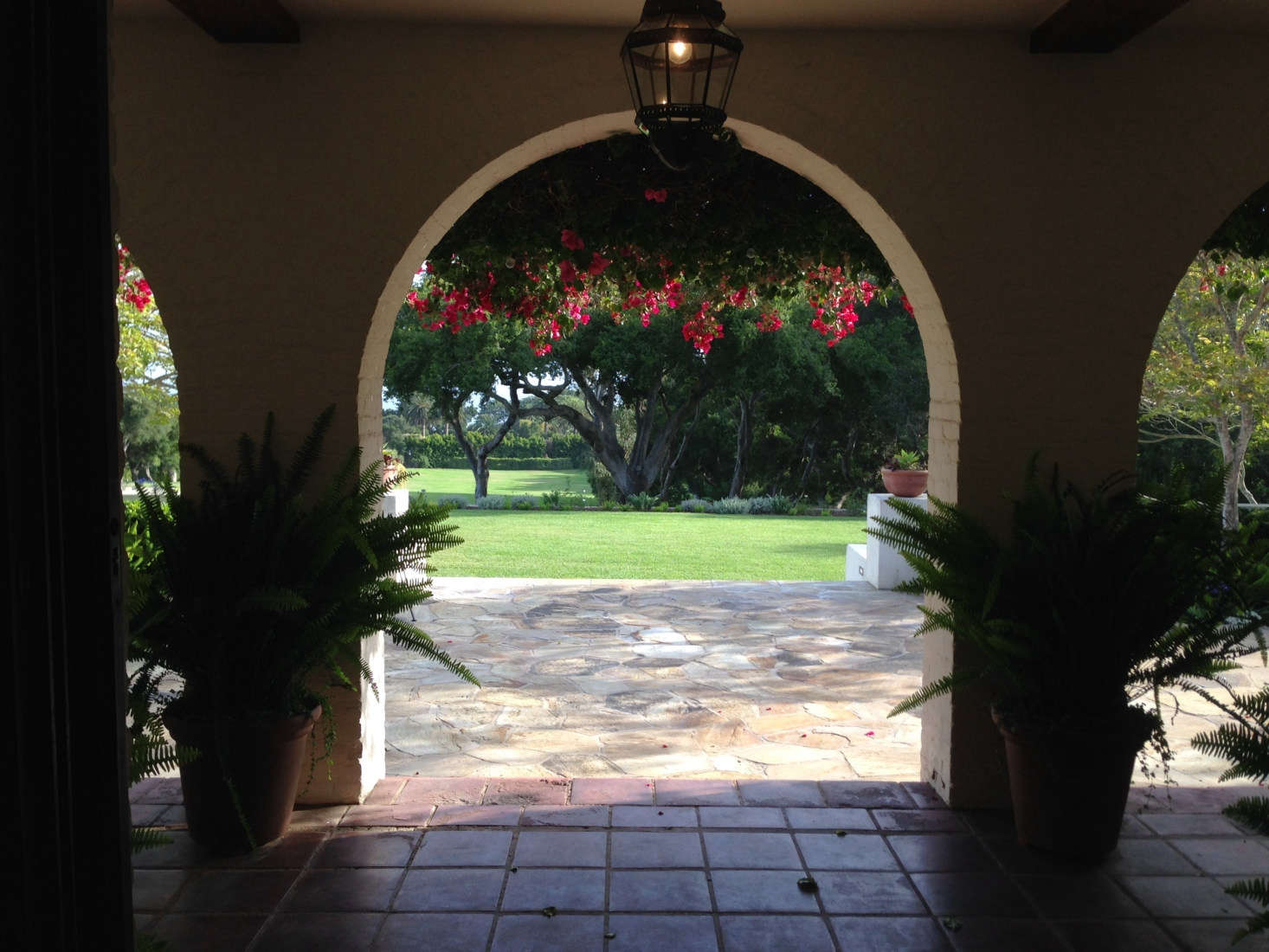 Sosa and Gonzalez also restored the original Spanish terracotta tiles along the gallery. Beyond, a view of oak trees and the ocean. Photograph courtesy of Roberto Sosa.