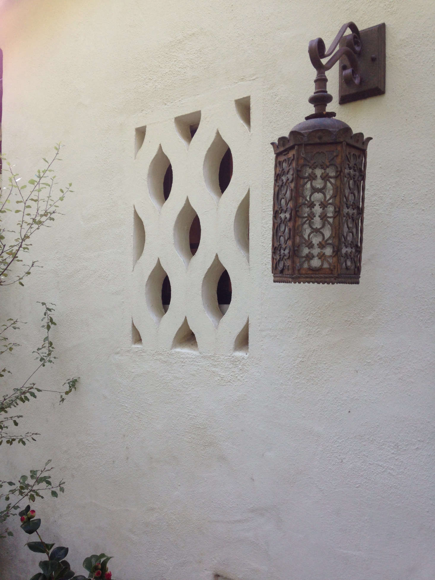 Original Spanish charm intact. Photograph courtesy of Roberto Sosa.