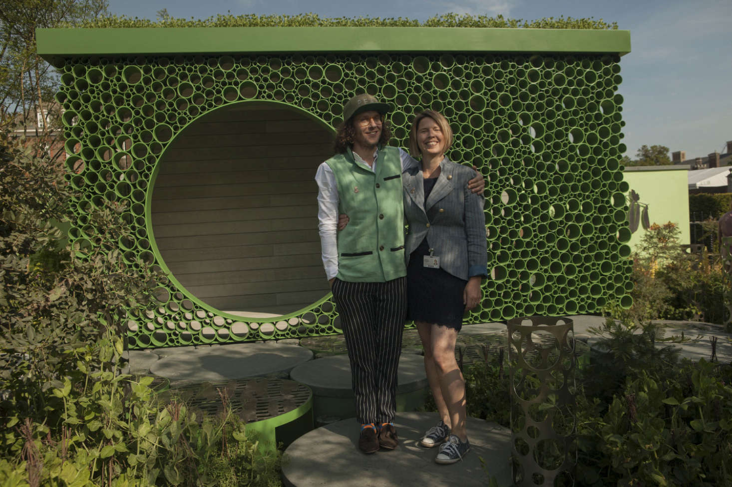 Pea fancier and Seedlip founder Ben Branson, with garden designer Catherine Macdonald, Ph.D.
