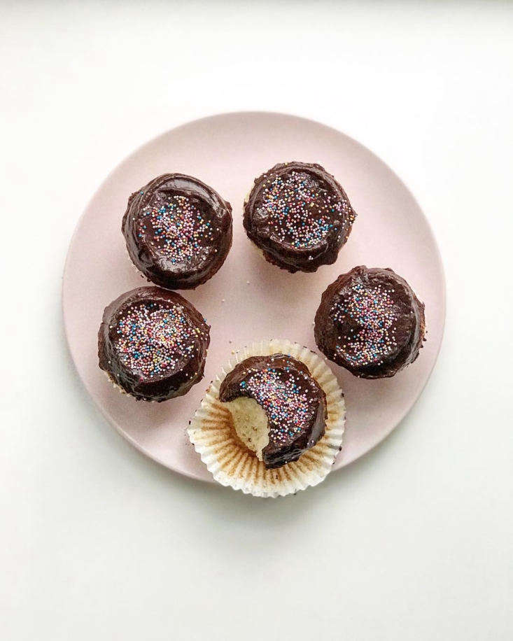 Claire admirably refuses to force a &#8\2\20;healthy&#8\2\2\1; ingredient where it doesn&#8\2\17;t belong. Case in point: yellow cake cupcakes with chocolate frosting and multicolored sprinkles. (Cupcakes are an American treat for which Violet is known in London.)