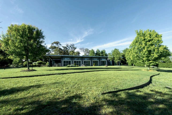 Steel edging follows the curves of the land to create informal steps on the front lawn, Bray said.