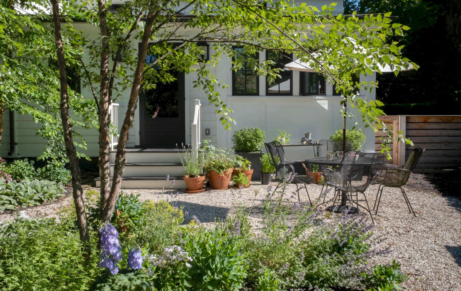 Pea gravel provides the perfect flooring for al fresco dining. Photograph by Alison Engstrom, from Evening Light: A Painter