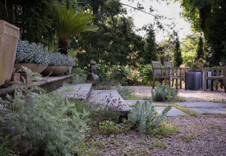 Along the steps, artemisia and lavender echo the Mediterranean architecture.