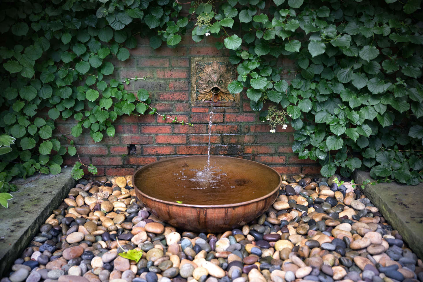 A quiet spot for contemplation, an antique fountain—located on the terrace between the tennis court and gardens—was restored and given a contemporary update.