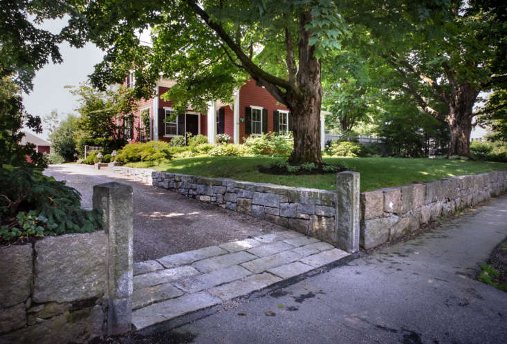 Wherever possible Bob Hanss used salvaged granite to match the original walls on site.