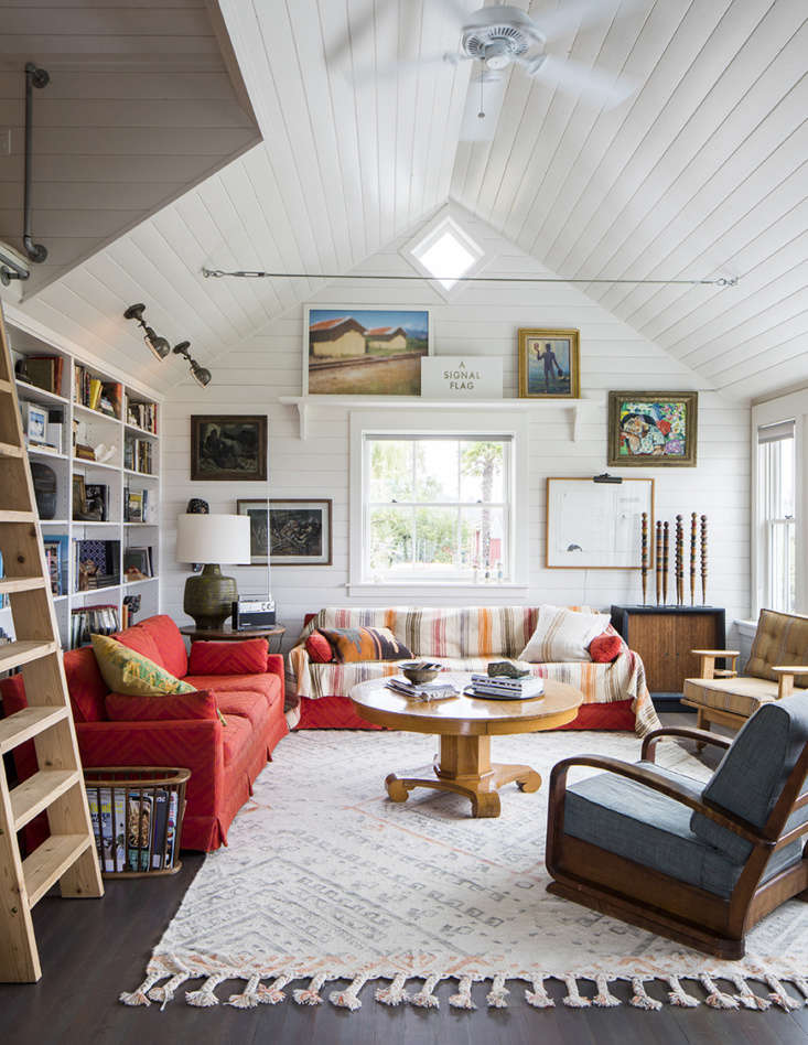 A couple&#8\2\17;s cottage on a tiny island not far from Seattle shows what happens when you&#8\2\17;re not afraid to decorate with color. Photography by Thomas J. Story, courtesy of Hoedemaker Pfeiffer, from Shipshape and Refreshed: A Considered Renovation of an \1898 Cabin on Maury Island.