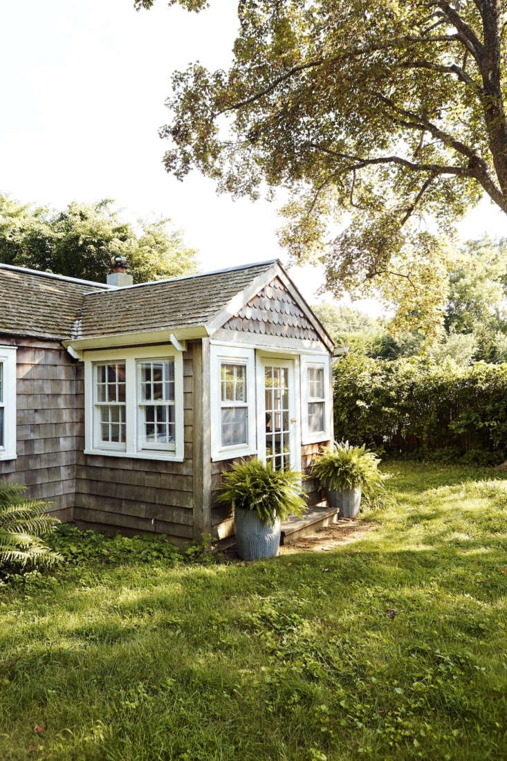 Photograph by Weston Wells for Laura Fenton’s The Little Book of Living Small, from Designer Glenn Ban’s Refined East Hamptons Cottage.