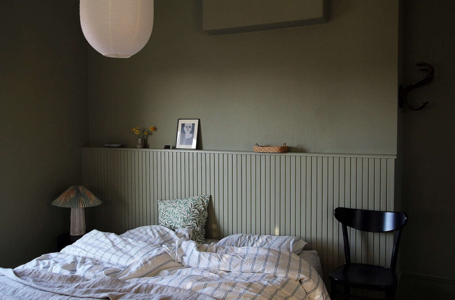 Who needs a headboard when you can have a ledged wall as stylish as this one in your bedroom? Learn how to replicate it in DIY Paneled Wood Headboard: A Finnish Blogger’s Clever Bedroom Upgrade. Photograph by Maiju Saha (@maiju_saw), courtesy of the Maiju Saw blog.
