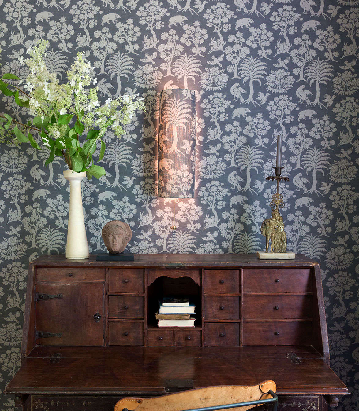A bright idea from Julie: beautiful botanical wallpaper from venerable textile house Schumacher with a Shaded Vault from Workstead (one of our favorite design studios) in the same pattern. See more of the collaboration between the two brands in New Directions: The Workstead + Schumacher Lighting Collection.