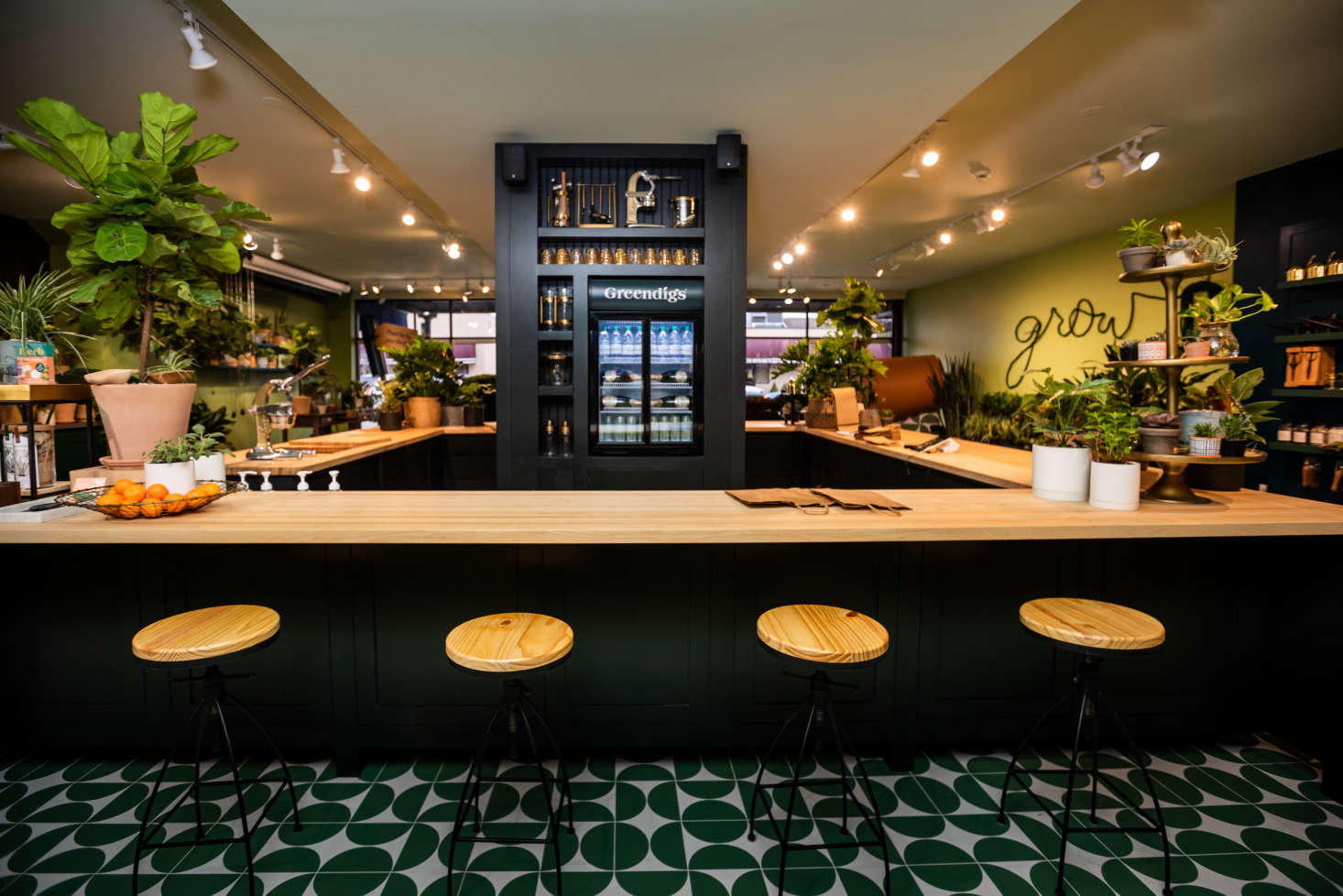 Anchoring (and centering) the space is a square wrap-around bar where customers can go to pay for their purchases, ask for help, even pull up a seat to enjoy a beverage. What inspired the design? 