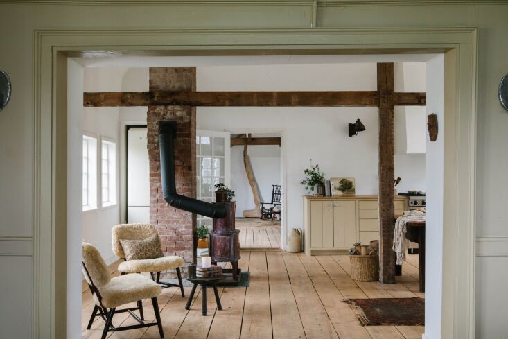 Photograph by Erin McGinn, courtesy of Moore House Design, from Coaster’s Chance: A \1760s Sea Captain’s Cottage in a Moody Palette.