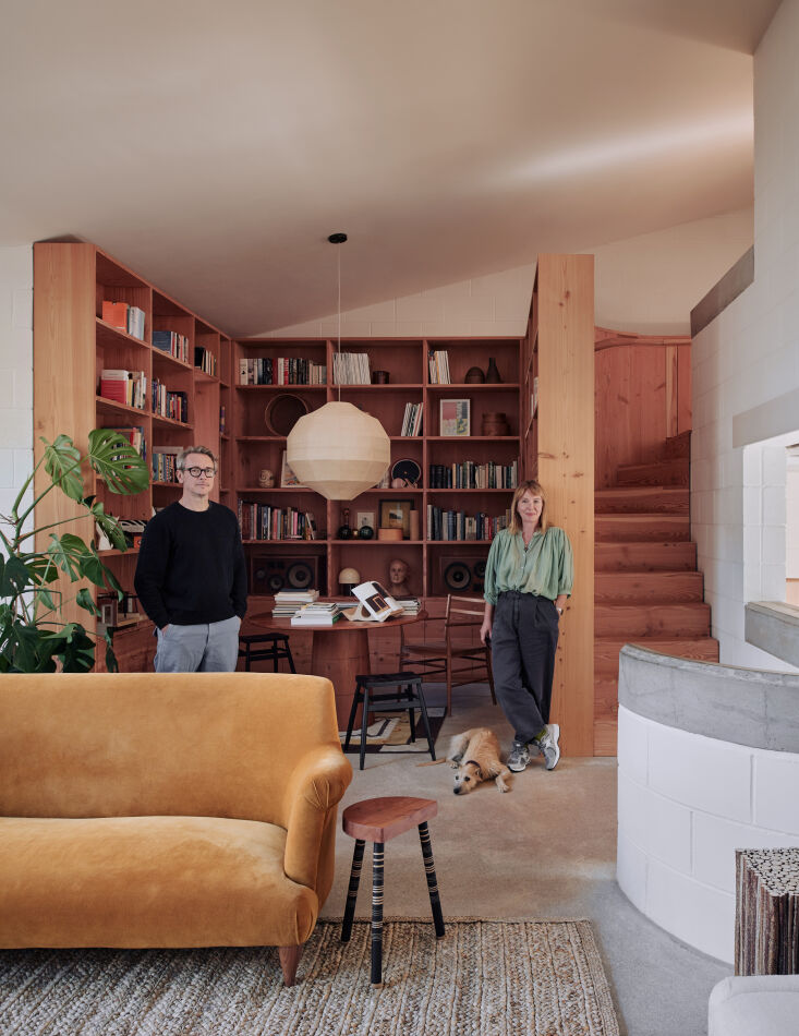 Russell and Oona founded Pinch in \2004 \2\20;to create furniture and lighting we would want to live with\2\2\1;—they recently celebrated Pinch\2\17;s \20th anniversary by opening a showroom in NYC. The furnishings throughout are Pinch designs mixed in with antiques.