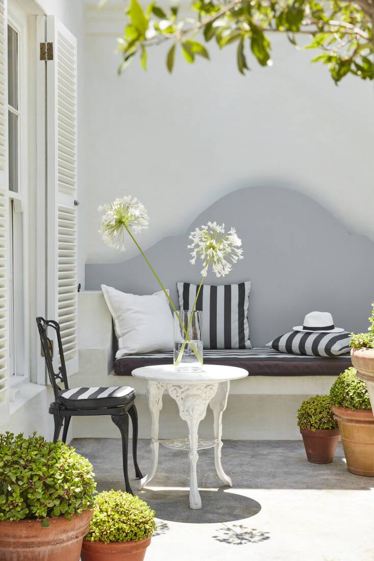 Three neutrals in play here: Inox, Urbana Grey, and Linen Wash.
