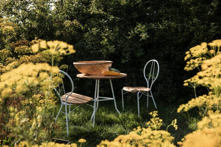 An al fresco table for two, please. Shop now.